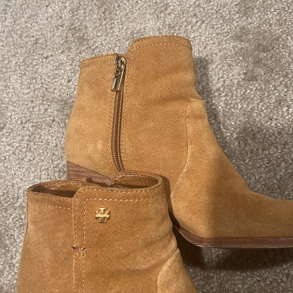Tory Burch suede ankle boot. - Picture 14 of 16
